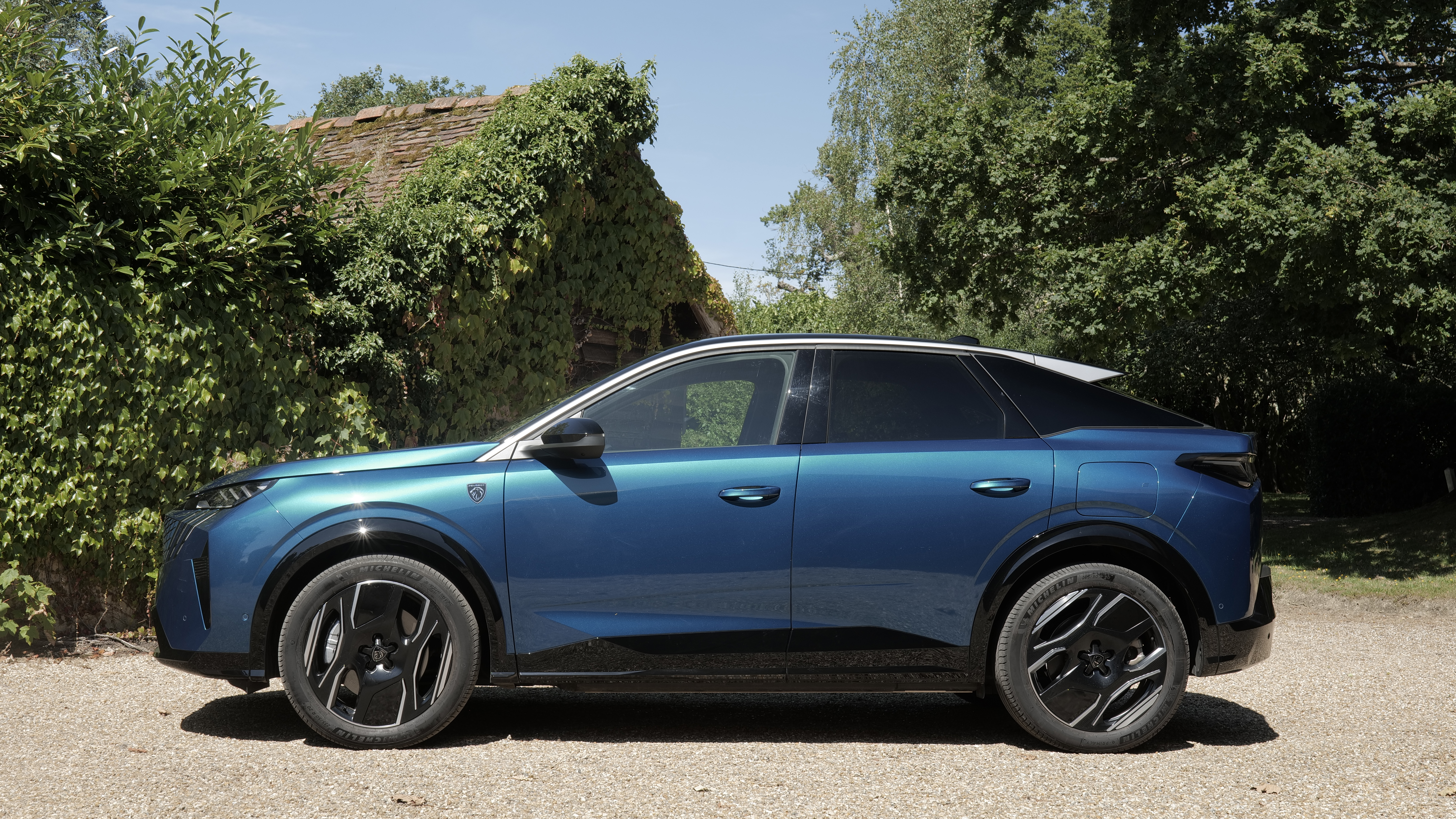 PEUGEOT 3008 ESTATE 1.2 Hybrid 145 Allure Premium 5dr e-DSC6